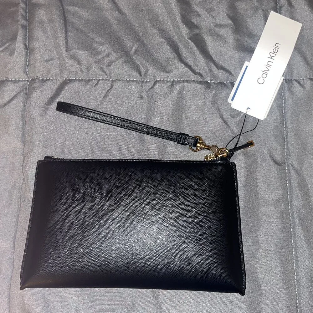 BNWT Calvin Klein Black Clutch Zip Wristlet - Picture 2 of 7